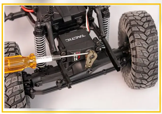 RC car servo horn disconnected from the steering linkage